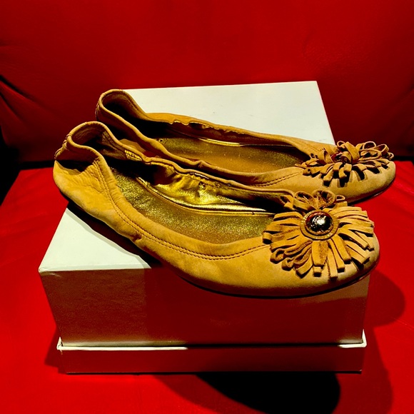 Coach Beautiful Nude Suede Gold Leather Lining Logo Flower Flats - Picture 12 of 12